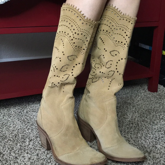 Tan cowboy boots Italy Barney’s NYC boho festival - Picture 2 of 8